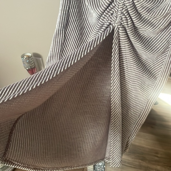 BNWT summer dress just below the knee with small slit - Picture 2 of 4